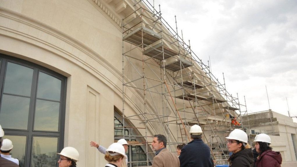 Recorrida por la restauración del Banco República